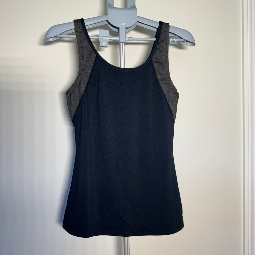Fabletics Womens Black Gray Colorblock Shelf Bra Tank Top Size M/8 Activewear